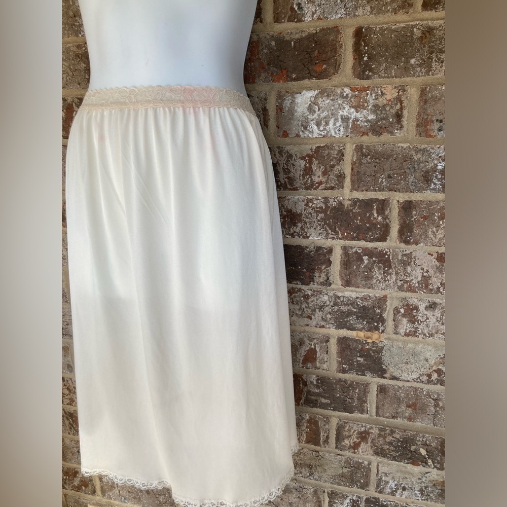 Half Slip with Lace  - Medium Ivory Lace Vintage - Picture 8 of 10